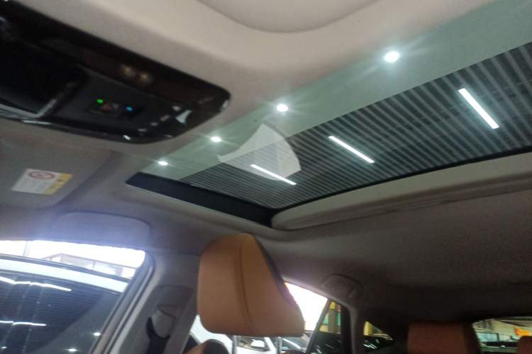 Used Toyota Venza 2023 2.0L CVT Two-Wheel Drive Prestige Version Headliner