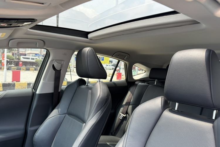 Used Toyota Venza 2023 2.0L CVT Two-Wheel Drive Prestige Version Interior 13