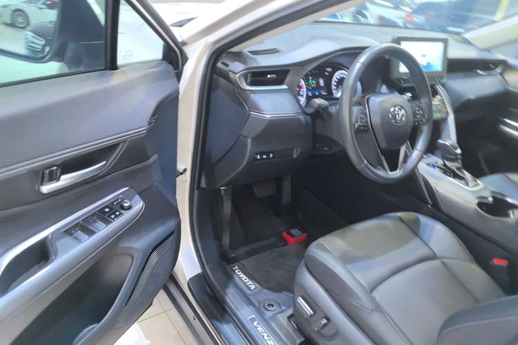 Used Toyota Venza 2023 2.0L CVT Two-Wheel Drive Luxury Edition Interior 3