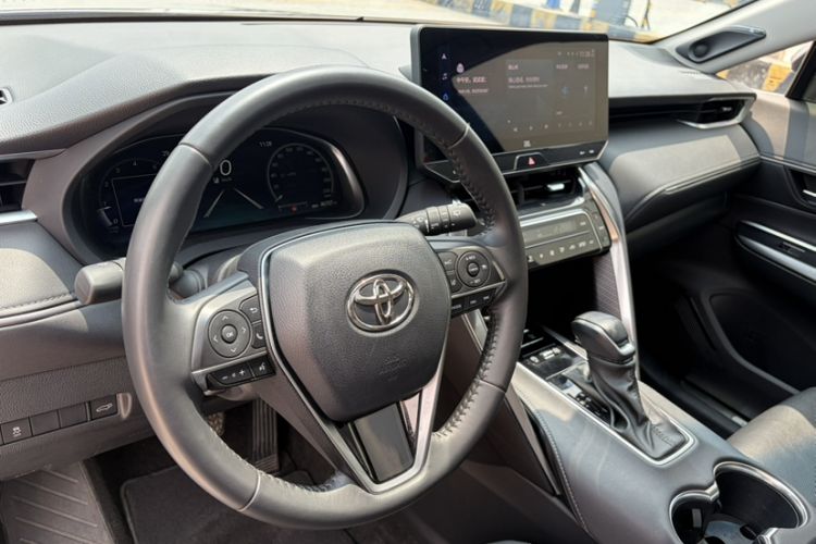 Used Toyota Venza 2023 2.0L CVT Two-Wheel Drive Prestige Version Interior 3