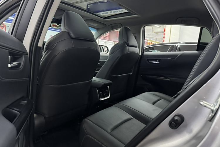 Used Toyota Venza 2023 2.0L CVT Two-Wheel Drive Prestige Version Interior 5