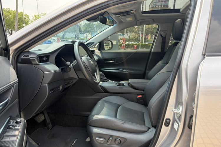 Used Toyota Venza 2023 2.0L CVT Two-Wheel Drive Prestige Version Interior 6
