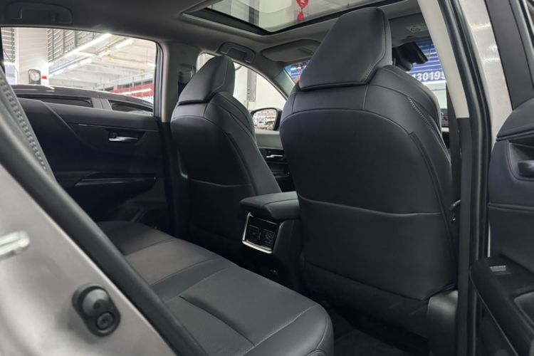 Used Toyota Venza 2023 2.0L CVT Two-Wheel Drive Prestige Version Interior 7