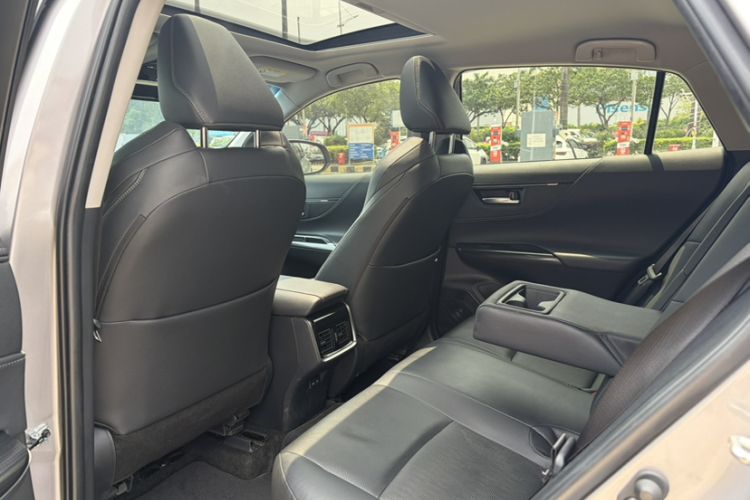 Used Toyota Venza 2023 2.0L CVT Two-Wheel Drive Prestige Version Interior 7