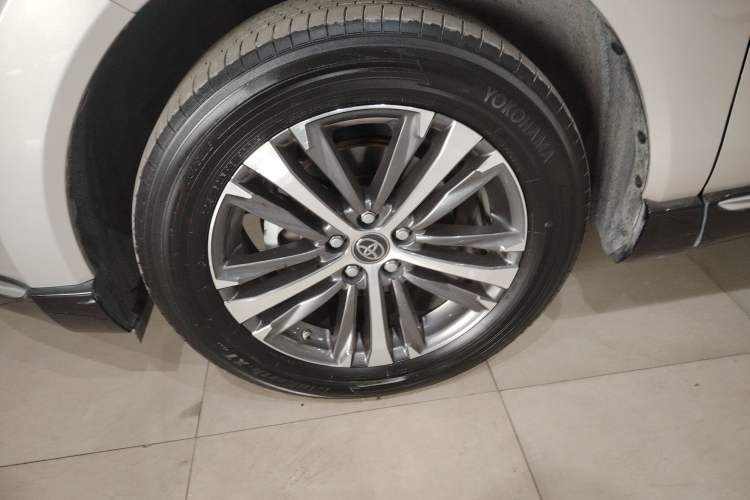 Used Toyota Venza 2023 2.0L CVT Two-Wheel Drive Luxury Edition Left Front Wheel Hub