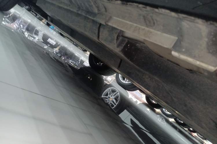 Used Toyota Venza 2023 2.0L CVT Two-Wheel Drive Prestige Version Left Side Sill