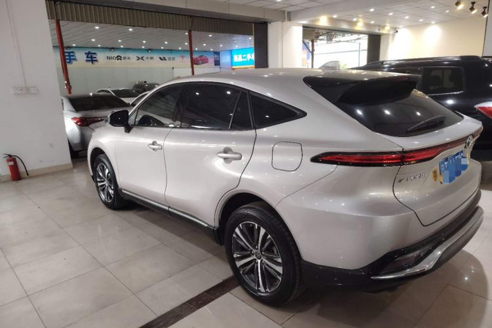 Used Toyota Venza 2023 2.0L CVT Two-Wheel Drive Luxury Edition Rear Left 45 Deg
