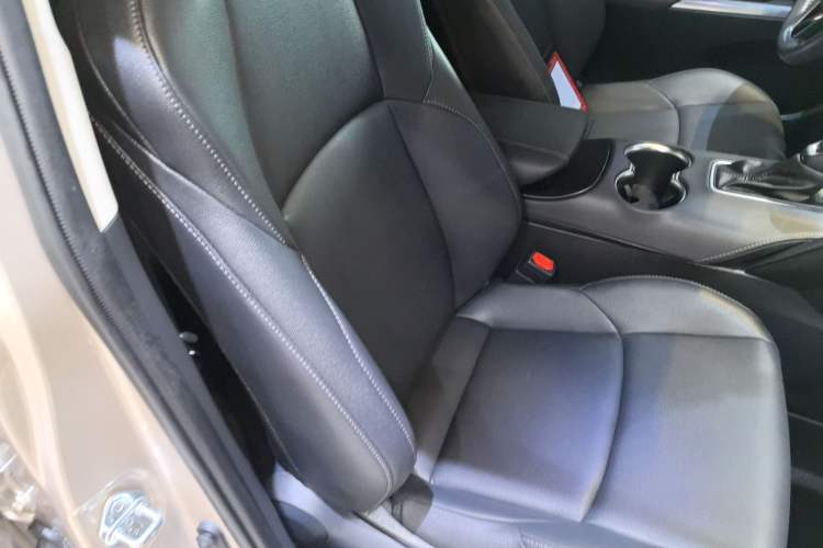 Used Toyota Venza 2023 2.0L CVT Two-Wheel Drive Luxury Edition Right Front Seat