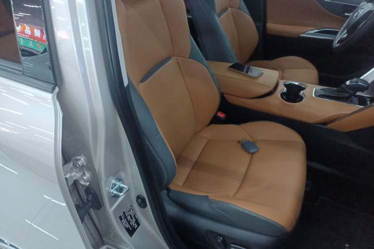 Used Toyota Venza 2023 2.0L CVT Two-Wheel Drive Prestige Version Right Front Seat