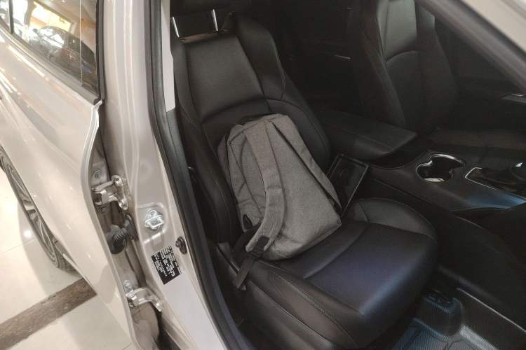 Used Toyota Venza 2023 2.0L CVT Two-Wheel Drive Luxury Edition Right Front Seat
