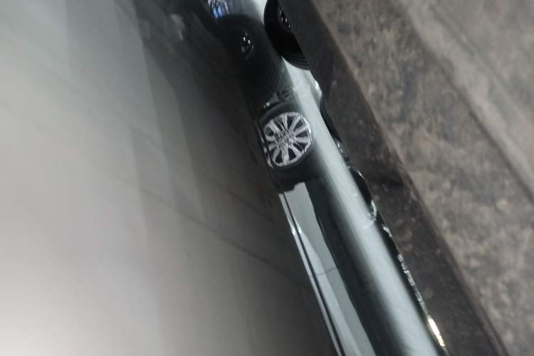 Used Toyota Venza 2023 2.0L CVT Two-Wheel Drive Prestige Version Right Side Sill