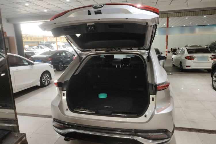 Used Toyota Venza 2023 2.0L CVT Two-Wheel Drive Luxury Edition Trunk