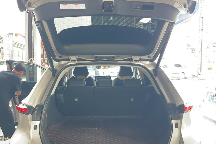Used Toyota Venza 2023 2.5L Smart Electric Hybrid Dual-Drive Prestige Version Trunk