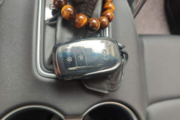 Used Toyota Venza 2023 2.0L CVT Two-Wheel Drive Luxury Edition Vehicle Key