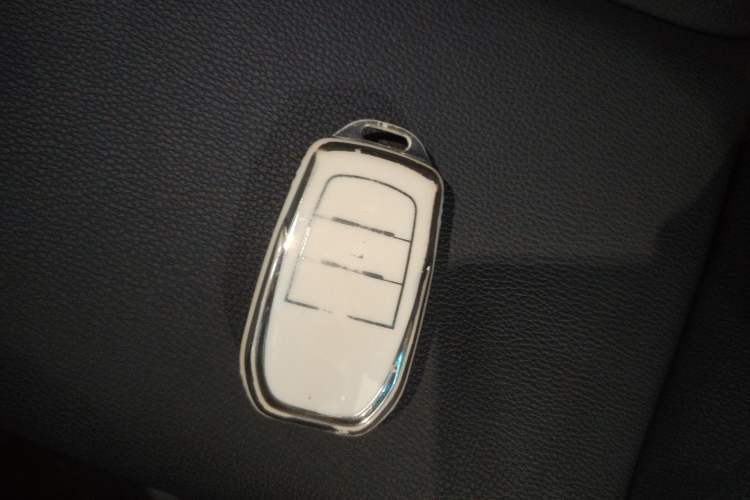 Used Toyota Venza 2023 2.0L CVT Two-Wheel Drive Luxury Edition Vehicle Key