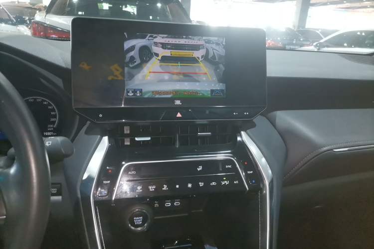 Used Toyota Venza 2023 2.0L CVT Two-Wheel Drive Prestige Version Audio And AC Panel