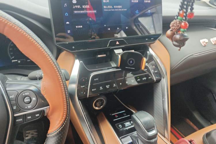 Used Toyota Venza 2023 2.0L CVT Two-Wheel Drive Prestige Version Audio And AC Panel