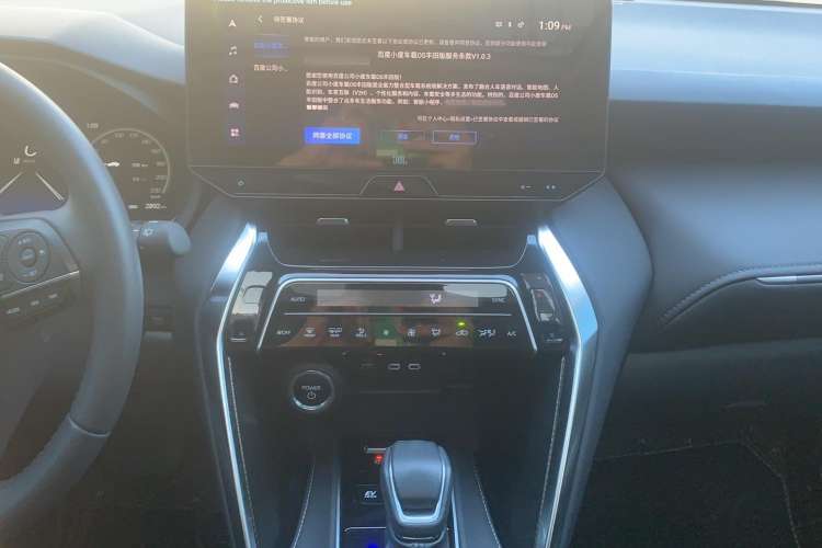 Used Toyota Venza 2023 2.5L Smart Electric Hybrid Dual-Drive Prestige Version Audio And AC Panel