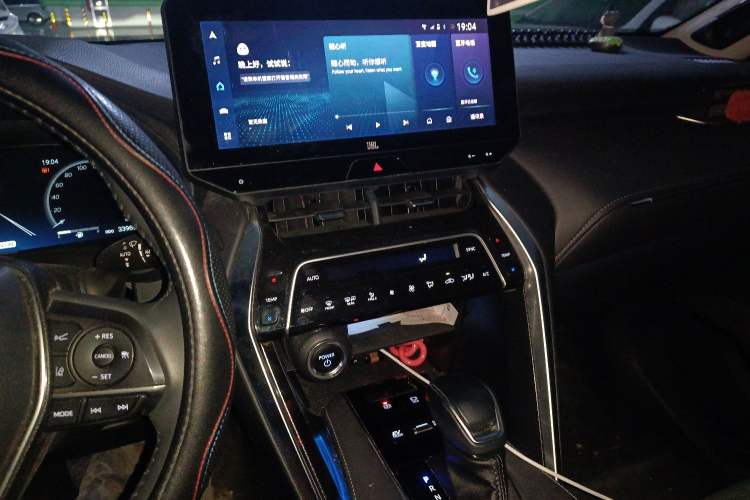 Used Toyota Venza 2023 2.5L Smart Electric Hybrid Dual-Drive Prestige Version Audio And AC Panel