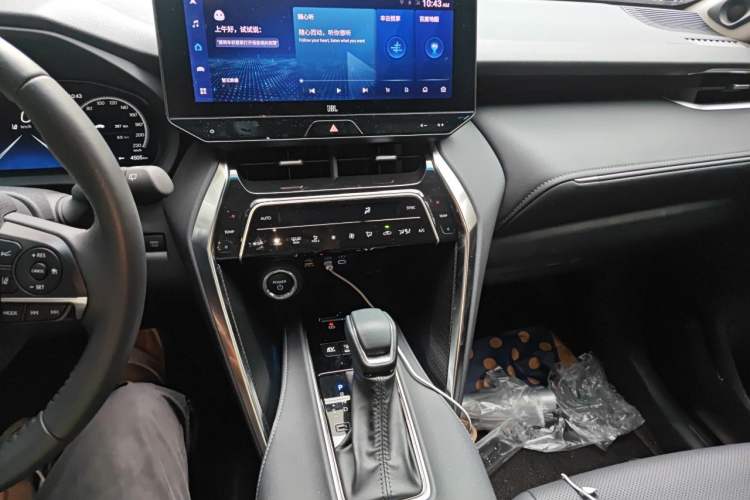 Used Toyota Venza 2023 2.5L Smart Electric Hybrid Dual-Drive Prestige Version Audio And AC Panel