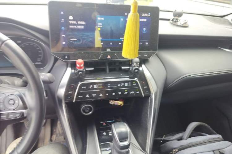 Used Toyota Venza 2023 2.0L CVT Two-Wheel Drive Prestige Version Audio And AC Panel