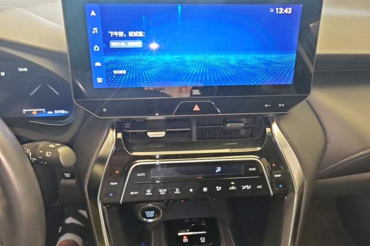 Used Toyota Venza 2023 2.0L CVT Two-Wheel Drive Prestige Version Audio And AC Panel
