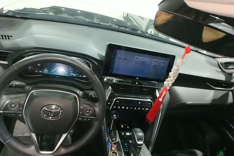 Used Toyota Venza 2023 2.0L CVT Two-Wheel Drive Prestige Version Center Console