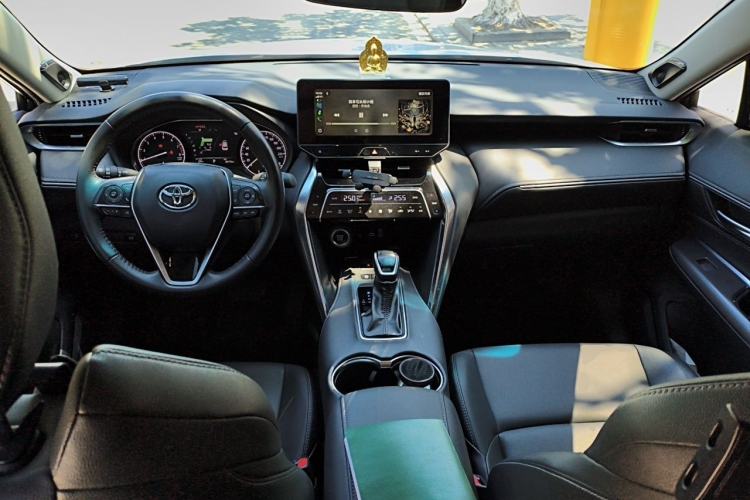 Used Toyota Venza 2023 2.0L CVT Two-Wheel Drive Luxury Edition Center Console