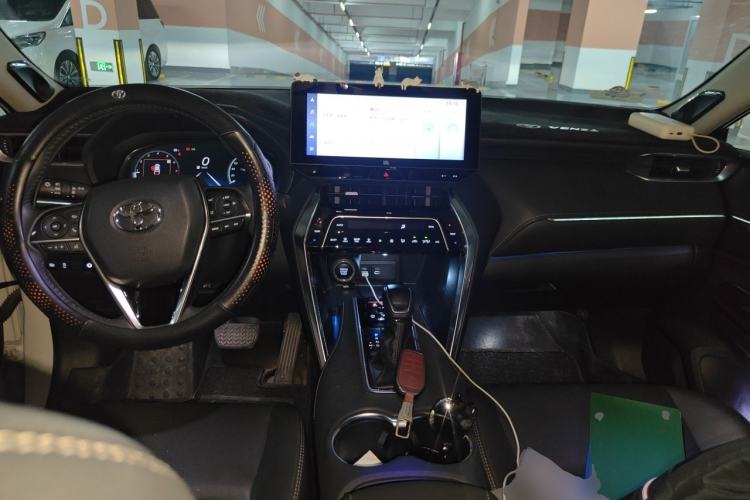 Used Toyota Venza 2023 2.0L CVT Two-Wheel Drive Prestige Version Center Console