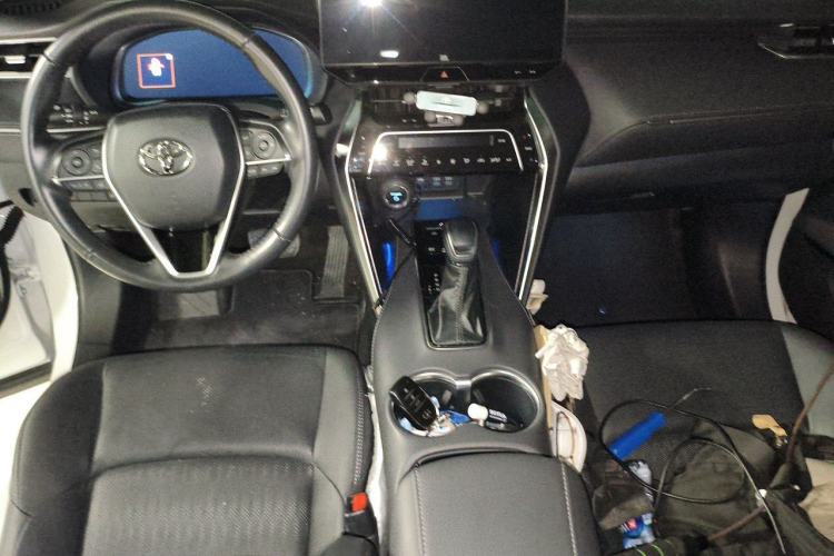 Used Toyota Venza 2023 2.5L Smart Electric Hybrid Dual-Drive Prestige Version Center Console