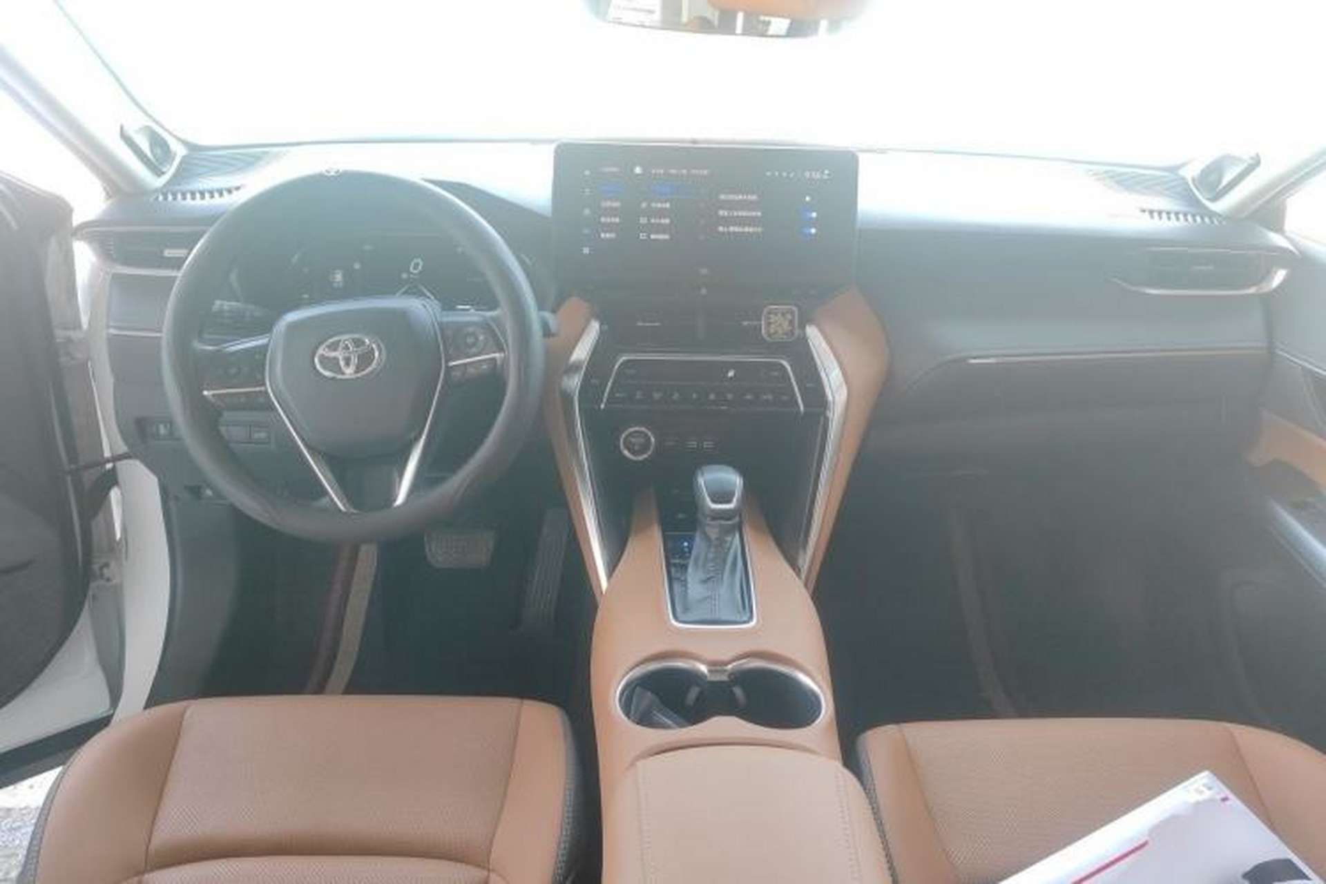Used Toyota Venza 2023 2.5L Smart Electric Hybrid Dual-Drive Prestige Version Center Console