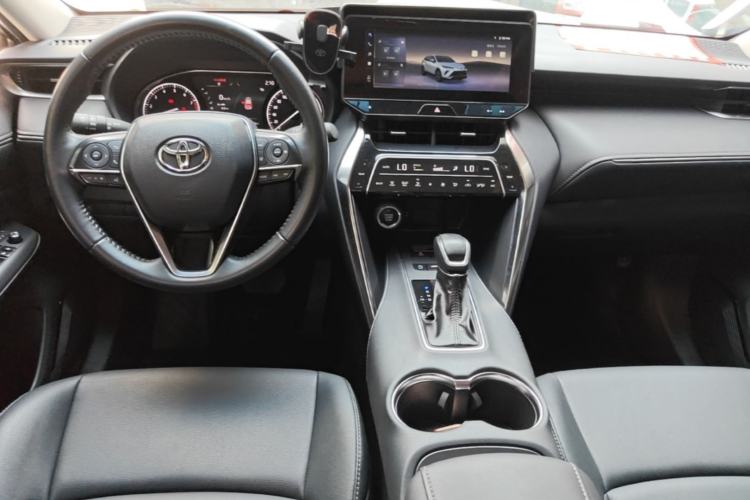Used Toyota Venza 2023 2.0L CVT Two-Wheel Drive Luxury Edition Center Console