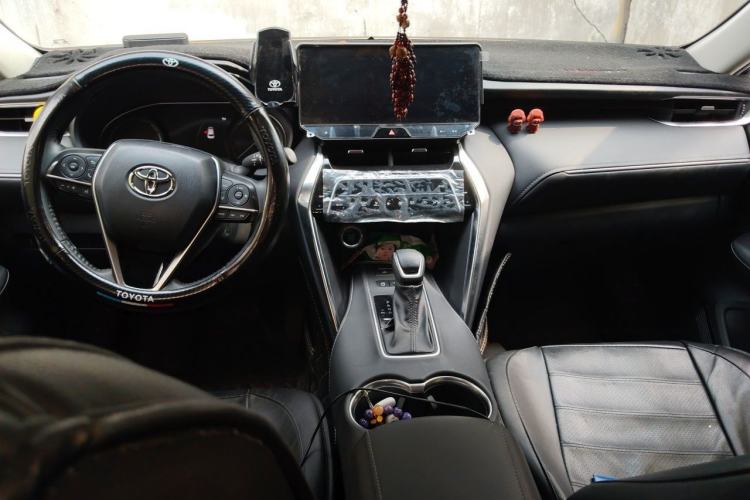 Used Toyota Venza 2023 2.0L CVT Two-Wheel Drive Luxury Edition Center Console