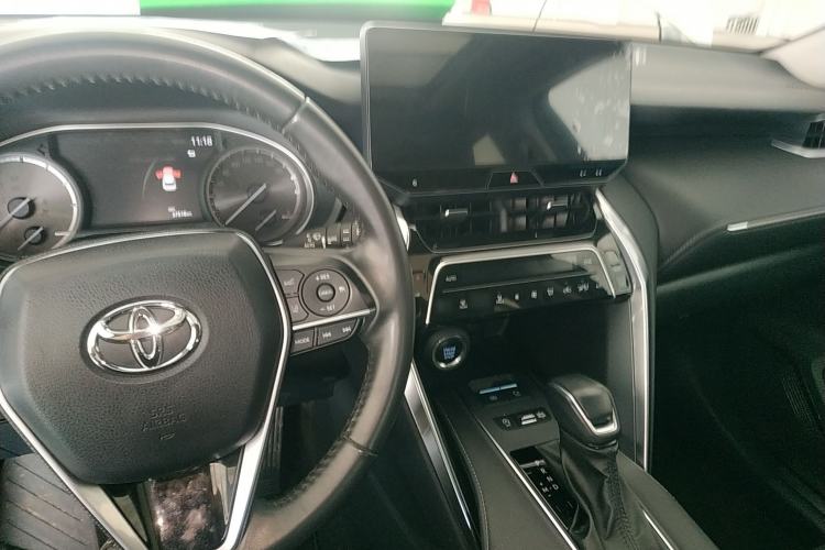 Used Toyota Venza 2023 2.0L CVT Two-Wheel Drive Luxury Edition Center Console