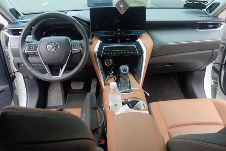 Used Toyota Venza 2023 2.0L CVT Two-Wheel Drive Prestige Version Center Console