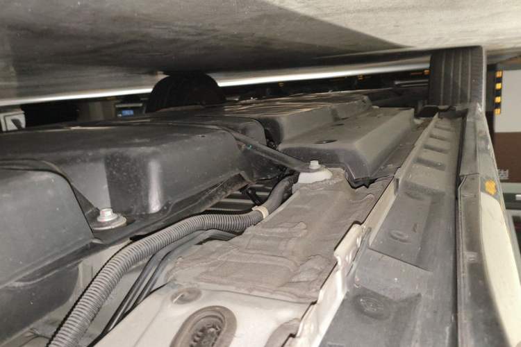 Used Toyota Venza 2023 2.5L Smart Electric Hybrid Dual-Drive Prestige Version Chassis Rear Left