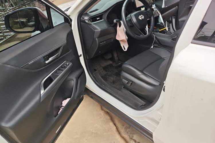 Used Toyota Venza 2023 2.0L CVT Two-Wheel Drive Luxury Edition Driver Seat