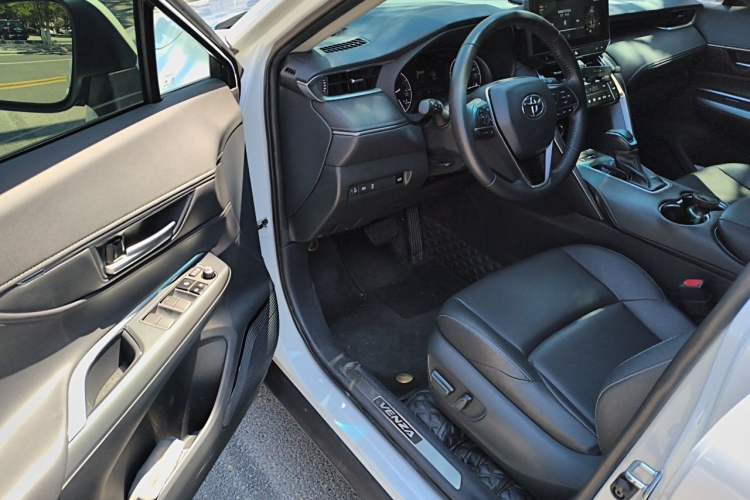 Used Toyota Venza 2023 2.0L CVT Two-Wheel Drive Luxury Edition Driver Seat