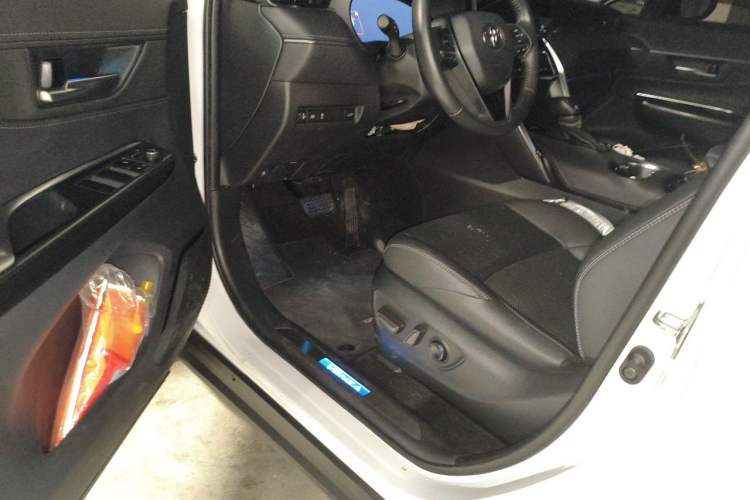 Used Toyota Venza 2023 2.5L Smart Electric Hybrid Dual-Drive Prestige Version Driver Seat