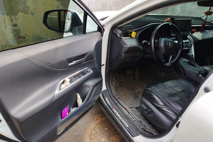 Used Toyota Venza 2023 2.0L CVT Two-Wheel Drive Luxury Edition Driver Seat
