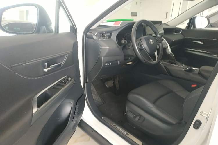 Used Toyota Venza 2023 2.0L CVT Two-Wheel Drive Luxury Edition Driver Seat