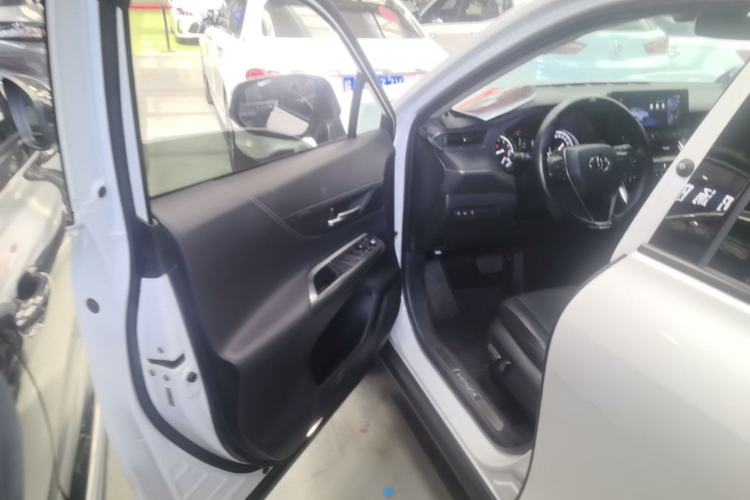 Used Toyota Venza 2023 2.0L CVT Two-Wheel Drive Luxury Edition Driver Seat