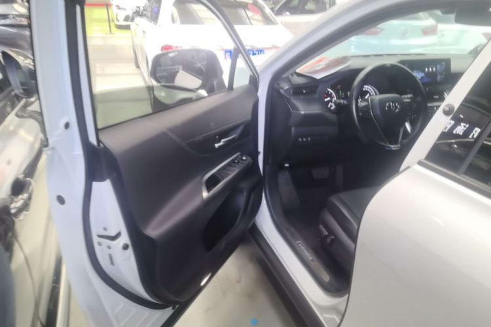 Used Toyota Venza 2023 2.0L CVT Two-Wheel Drive Luxury Edition Driver Seat