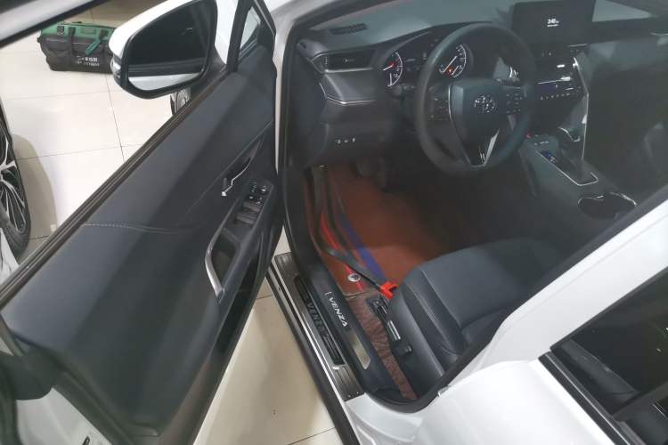 Used Toyota Venza 2023 2.0L CVT Two-Wheel Drive Luxury Edition Driver Seat