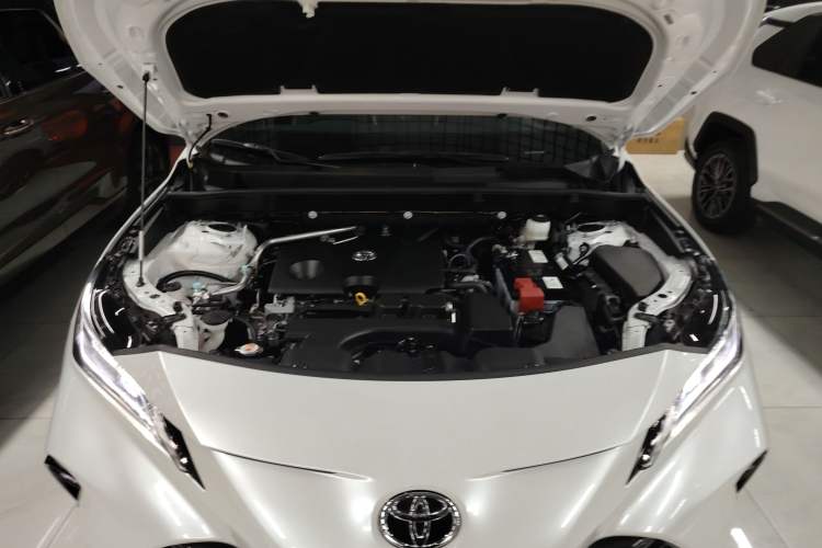 Used Toyota Venza 2023 2.0L CVT Two-Wheel Drive Luxury Edition Engine Bay