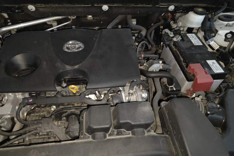 Used Toyota Venza 2023 2.0L CVT Two-Wheel Drive Prestige Version Engine Bay