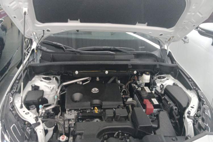 Used Toyota Venza 2023 2.0L CVT Two-Wheel Drive Prestige Version Engine Bay
