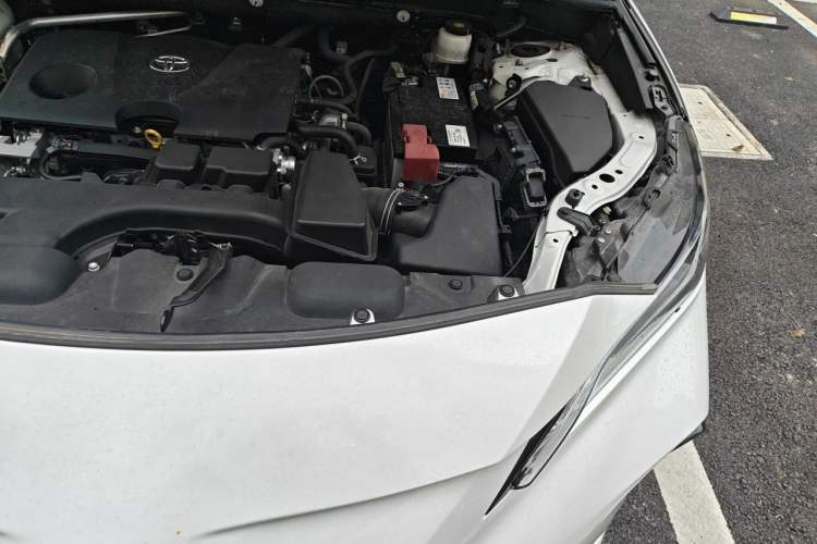 Used Toyota Venza 2023 2.0L CVT Two-Wheel Drive Prestige Version Engine Bay Left