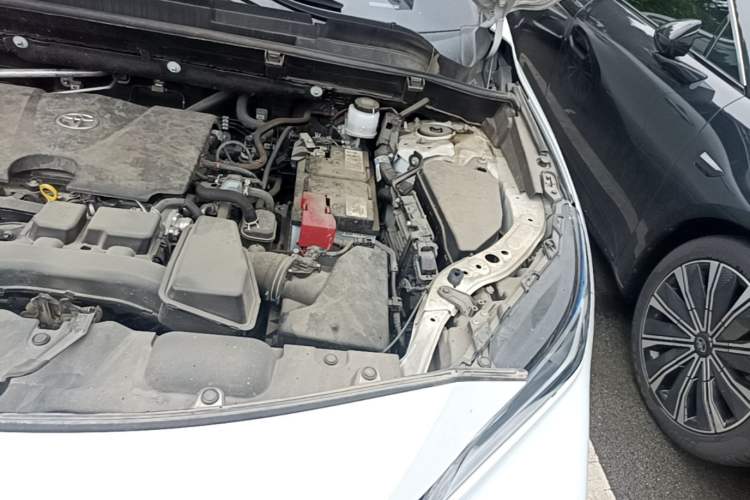 Used Toyota Venza 2023 2.0L CVT Two-Wheel Drive Prestige Version Engine Bay Left
