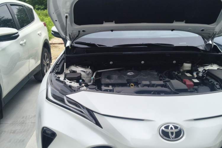 Used Toyota Venza 2023 2.0L CVT Two-Wheel Drive Prestige Version Engine Bay Right
